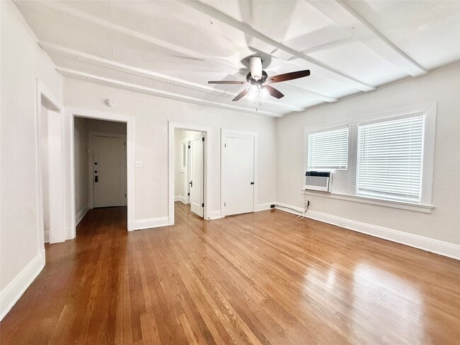 Building Photo - 3920 Fannin St