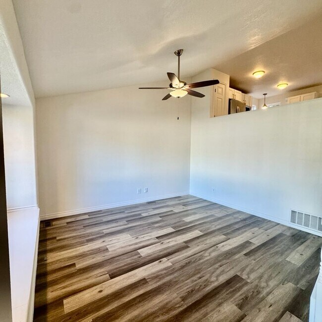 Foto del edificio - Cute 4 bed 2 bath move in ready home!
