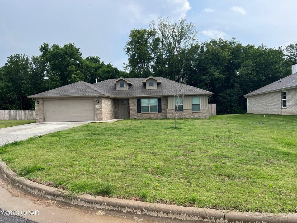 Foto principal - 2104 S Greystone Square