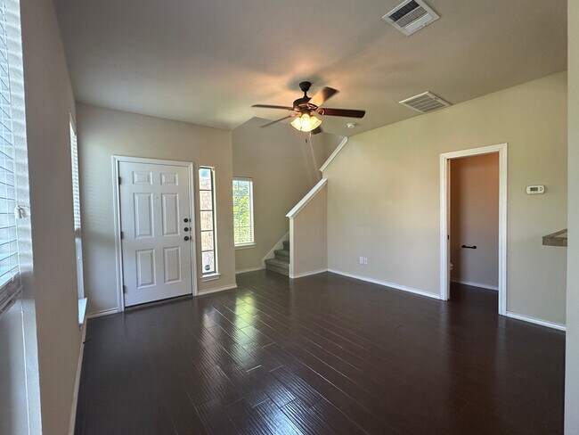 Foto del edificio - Townhome for rent
