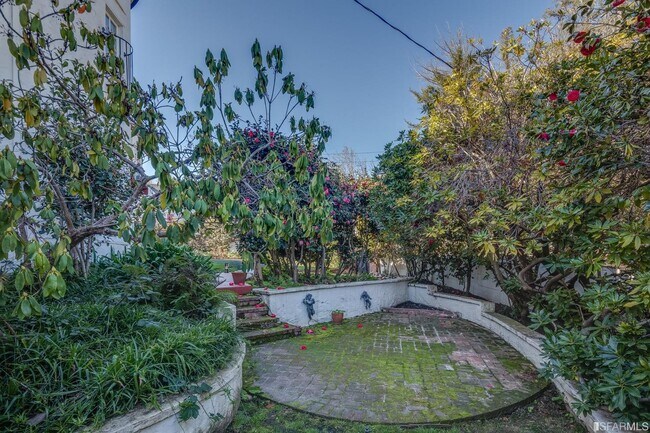 Building Photo - 2627 Hale Dr