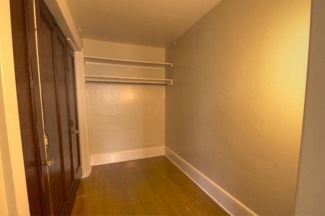 Building Photo - 439 University Ave