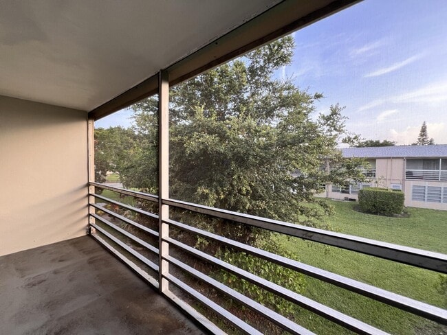 Building Photo - 55 Kingswood E