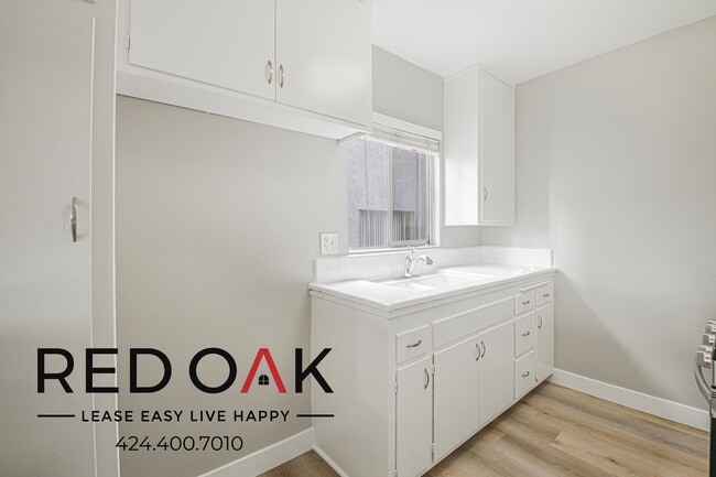 Foto del edificio - 15405 Vanowen St