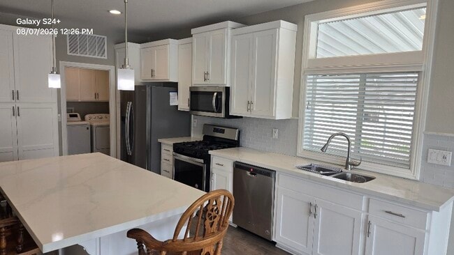 Building Photo - 1361 Shadowglen Way