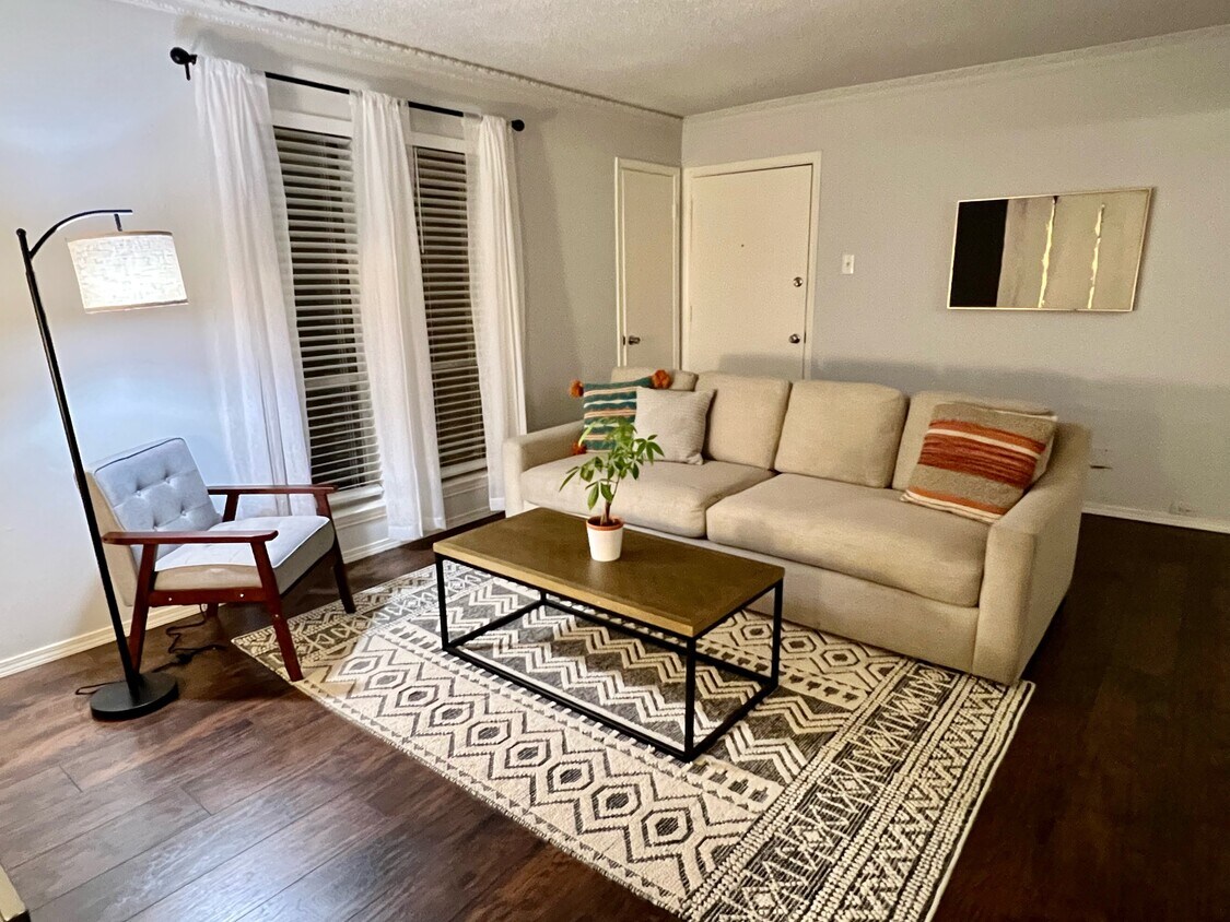 Foto principal - 5080 Matilda St