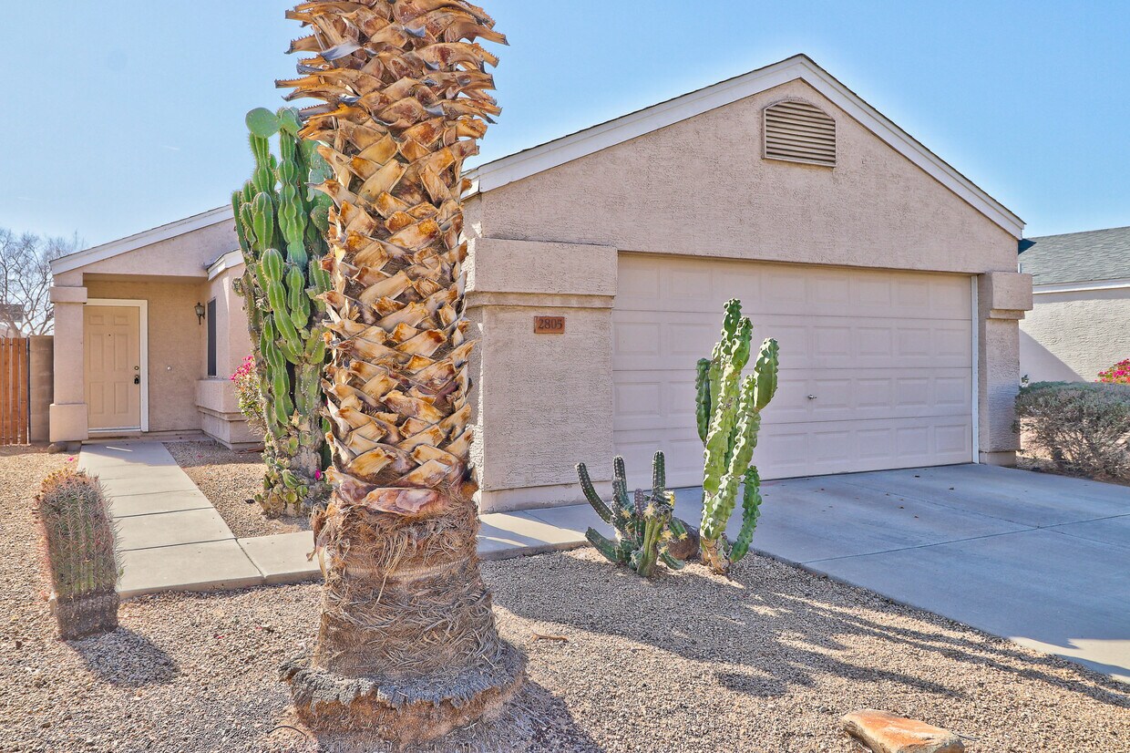 Primary Photo - 2805 W Muriel Dr