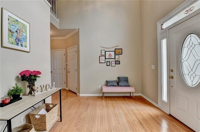 Building Photo - 2172 Woodbriar Dr