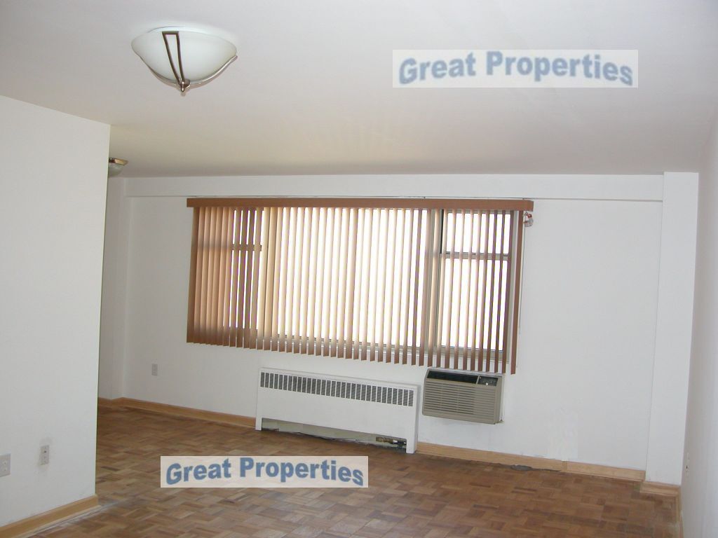 Primary Photo - 11820 Edgewater Dr