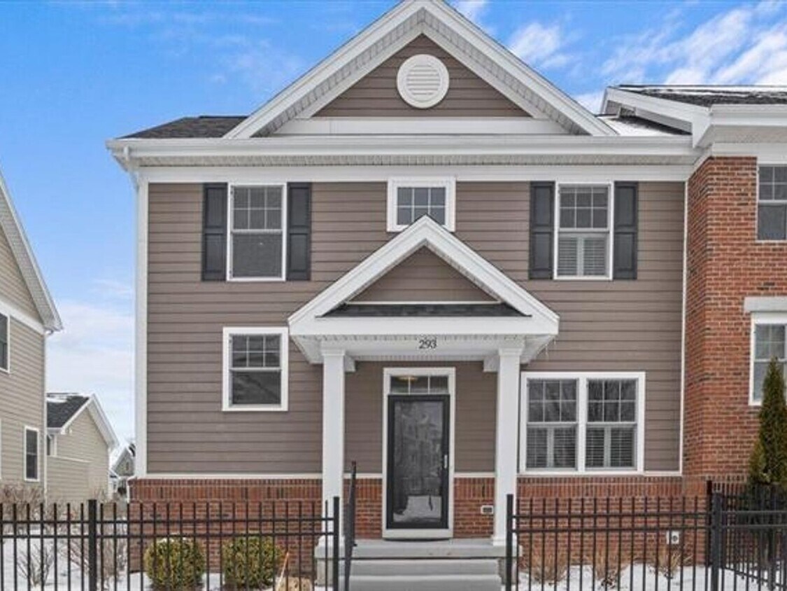 Primary Photo - 2 Bedroom Townhome in Williston,