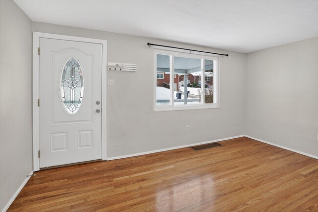 Foto del edificio - 3341 Recker Dr