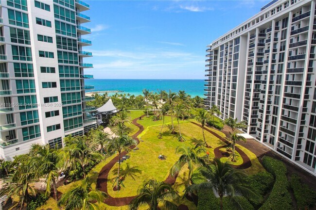 Foto del edificio - 10275 Collins Ave