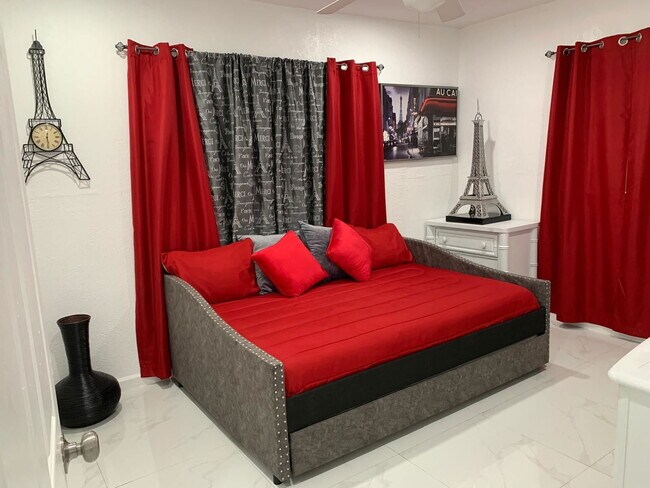 Foto del edificio - 3041 NW 185th Ter
