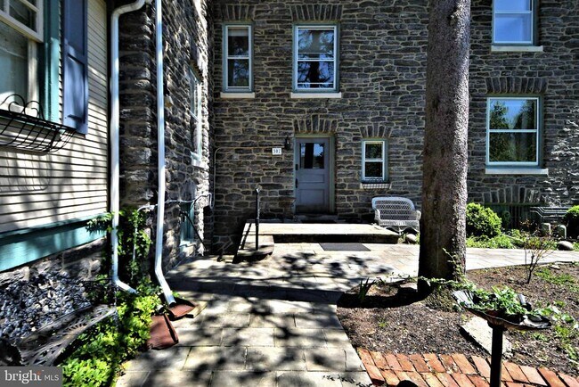 Foto del edificio - 307 Pleasant Acre Dr