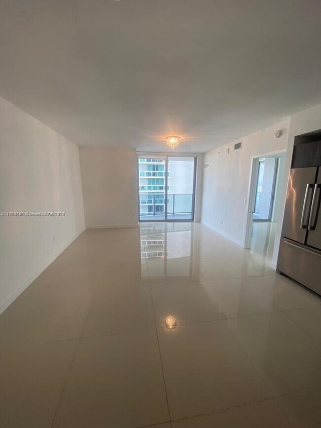Foto del edificio - 488 NE 18th St