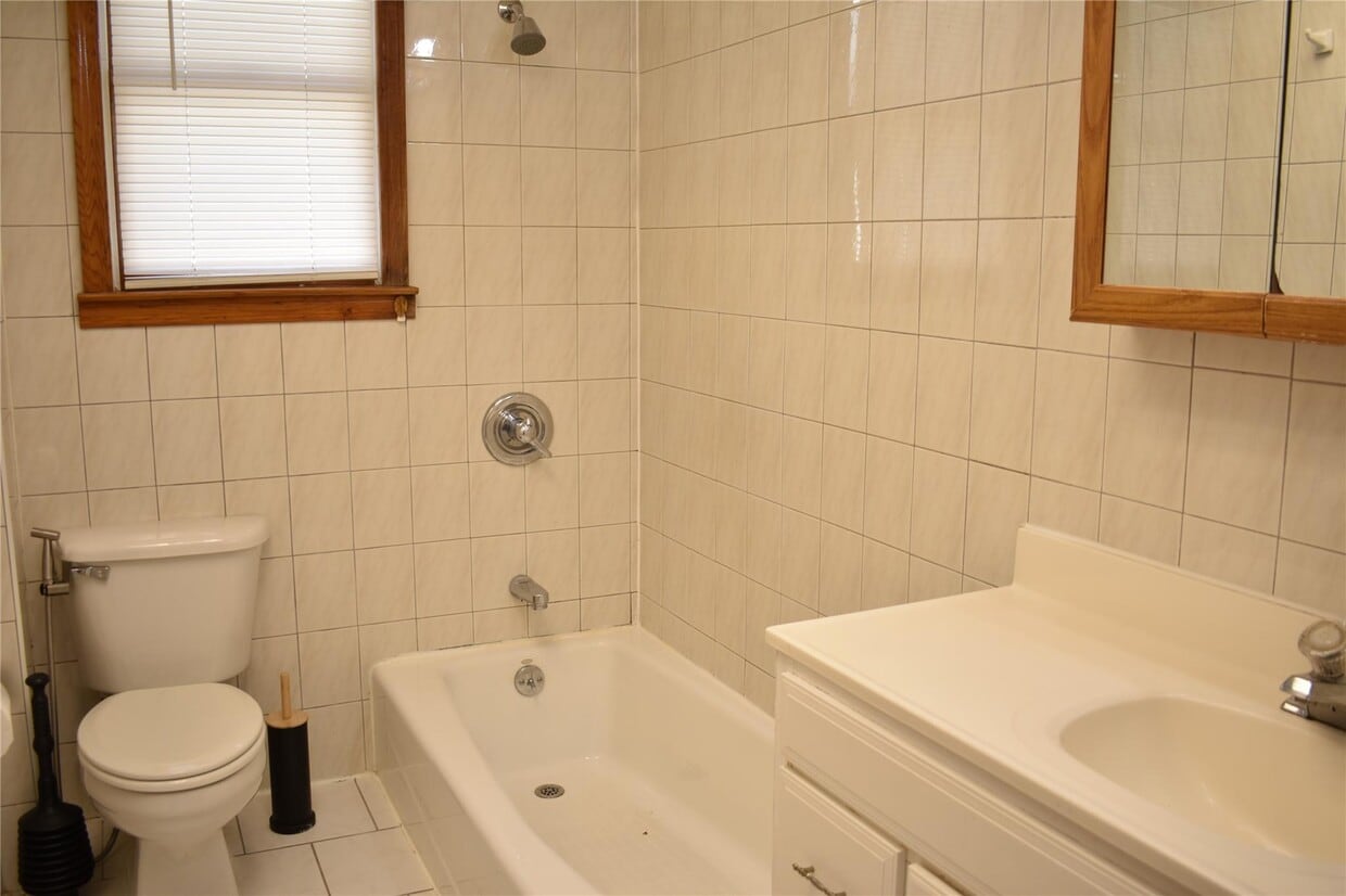 Building Photo - 51 Thorman Ave