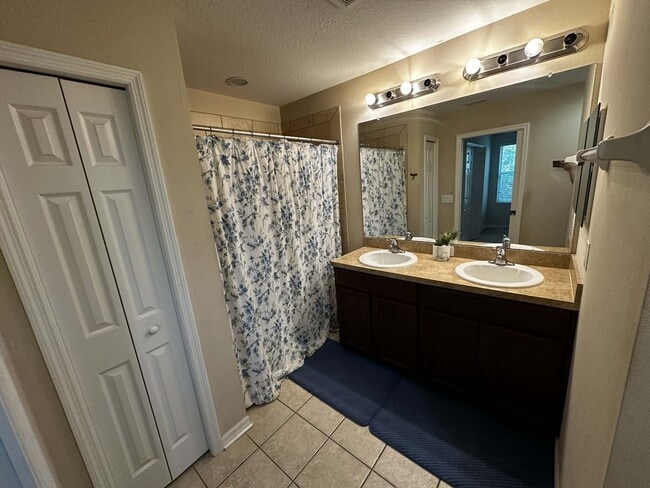 Photo - 6628 Holly Heath Dr Townhome