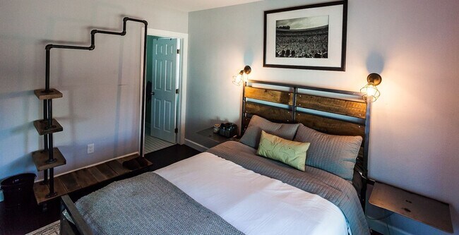 Foto del edificio - 4904 S Van Ness Ave