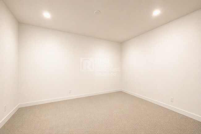 Building Photo - 6884 Merseyside Ln