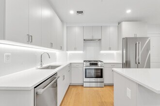 Building Photo - 256 Dorchester St
