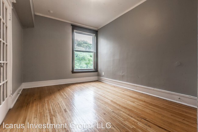 Building Photo - 5616-5616 S King Dr