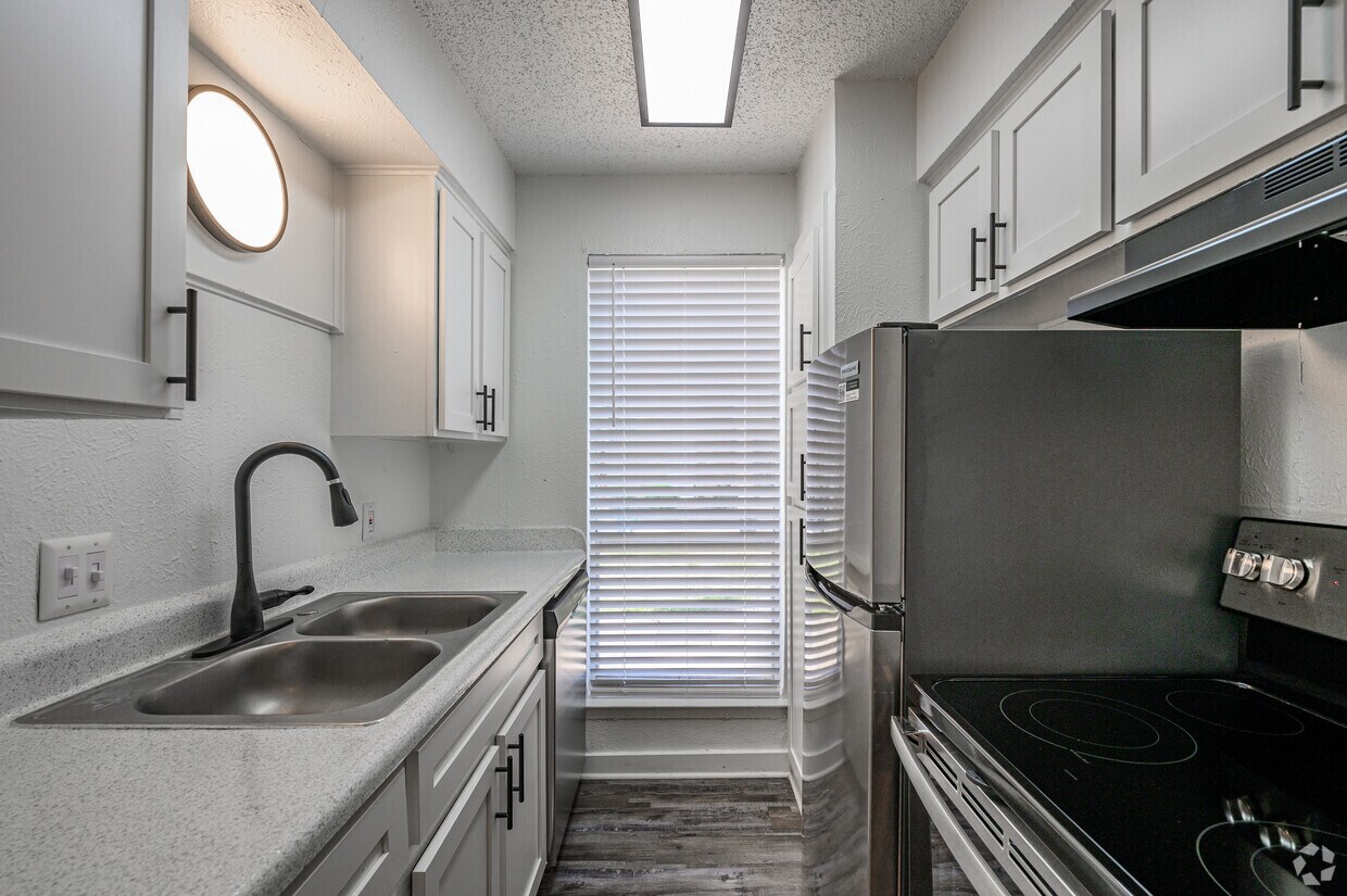 Regency Apartments 2507 Airport Cir Arlington, TX Apartments for