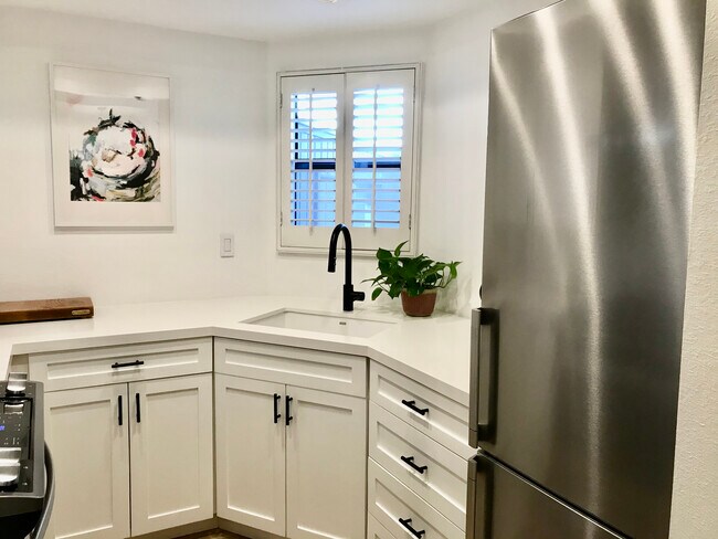 Kitchen - 12492 Montecito Rd
