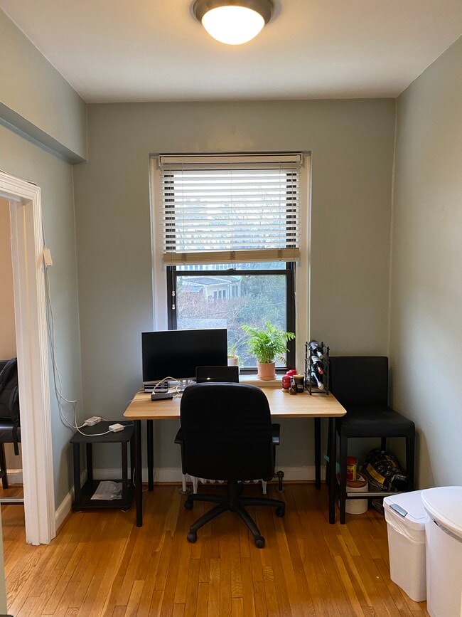 Eat in kitchen/dining room - 4007 Connecticut Ave NW