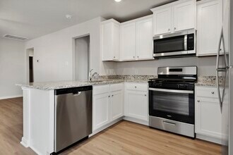 Building Photo - 16453 Blossom Grv Dr