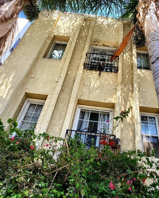 Building Photo - 341 S Gramercy Pl
