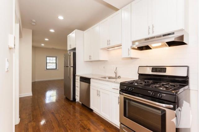 Foto principal - 2 bedroom in Chicago IL 60640