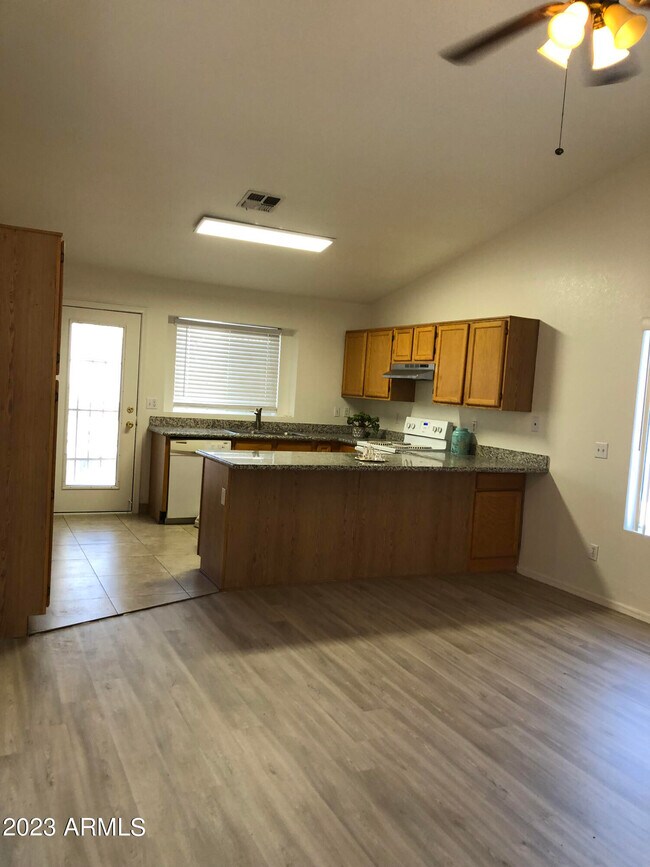 Building Photo - 2757 N Rugby Cir