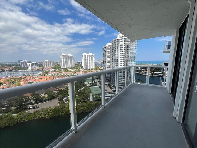 Foto del edificio - 20505 E Country Club Dr