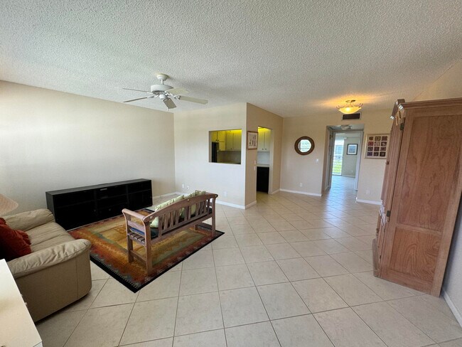 Building Photo - 157 Mansfield D
