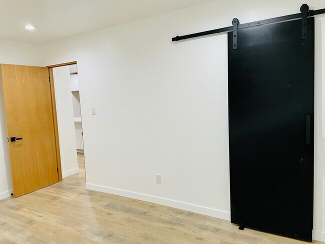 Foto del edificio - 3227 W 132nd St