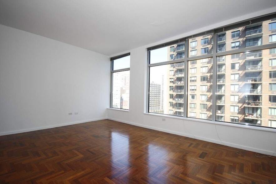 Primary Photo - 250 E 54th St
