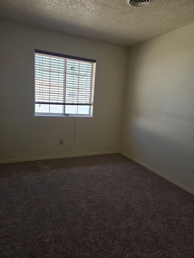 Foto del edificio - 3 Bedroom in Bloomfield