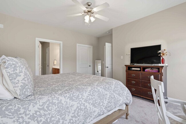 Foto del edificio - 211 Louisville Dr