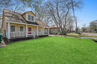 Building Photo - 205 Stimpson St