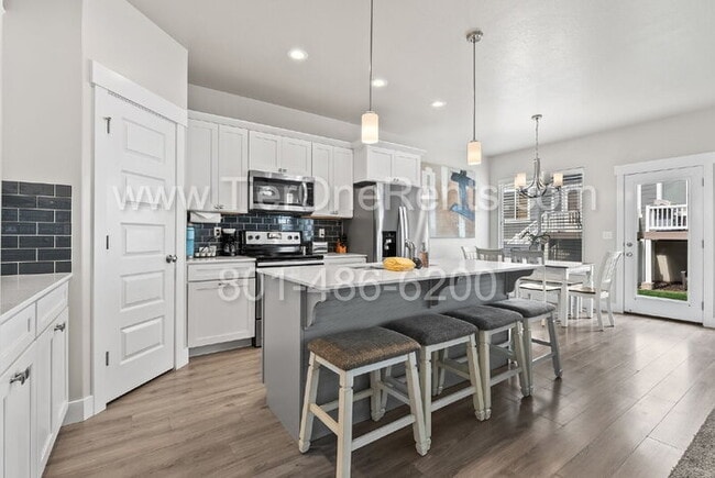 Building Photo - NO DEPOSIT option available for qualified ...