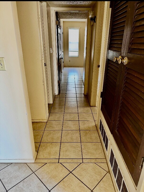 Building Photo - 2905 Beachcomber Dr