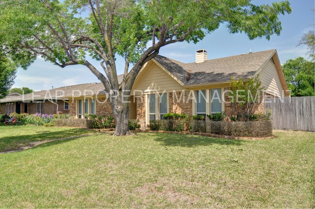 Building Photo - 2027 Lyon Ct
