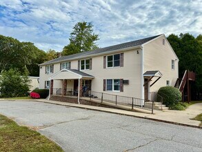 Building Photo - 14 Fairway Dr