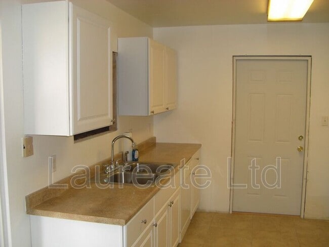 Foto del edificio - 11536 E Center Dr