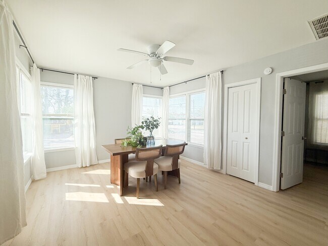 Foto del edificio - 165 133rd Ave E