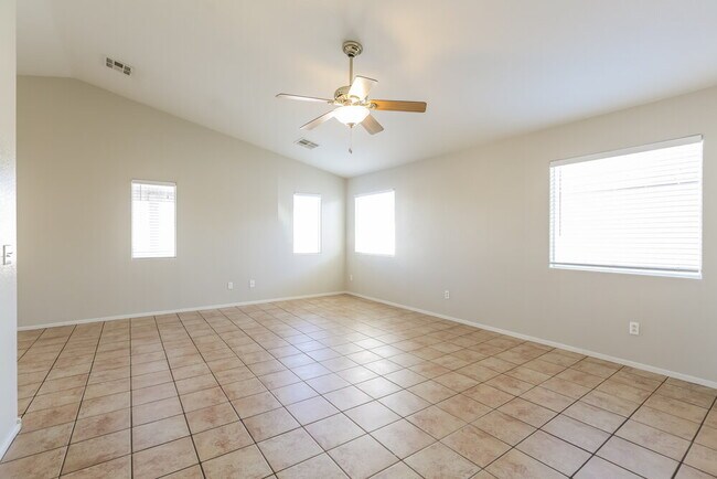 Foto del edificio - 5420 Pepperpike Ave