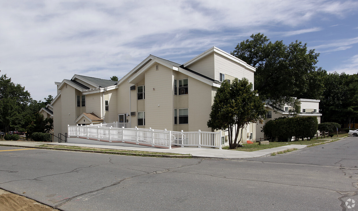 Primary Photo - Riverside Village Apartments