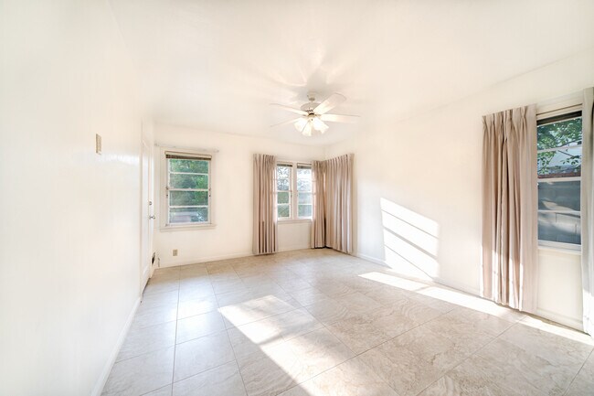 Building Photo - 2419 Meadow Valley Ter