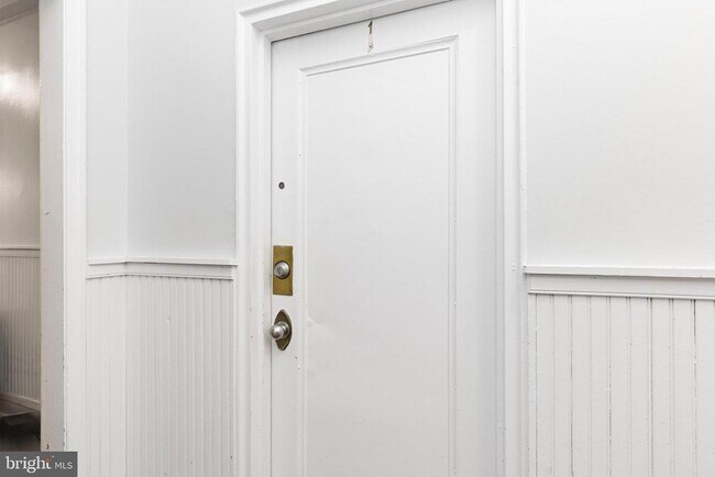 Foto del edificio - 2509 Cliffbourne Pl NW