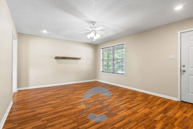 Foto del edificio - 2417 Meadow Dr